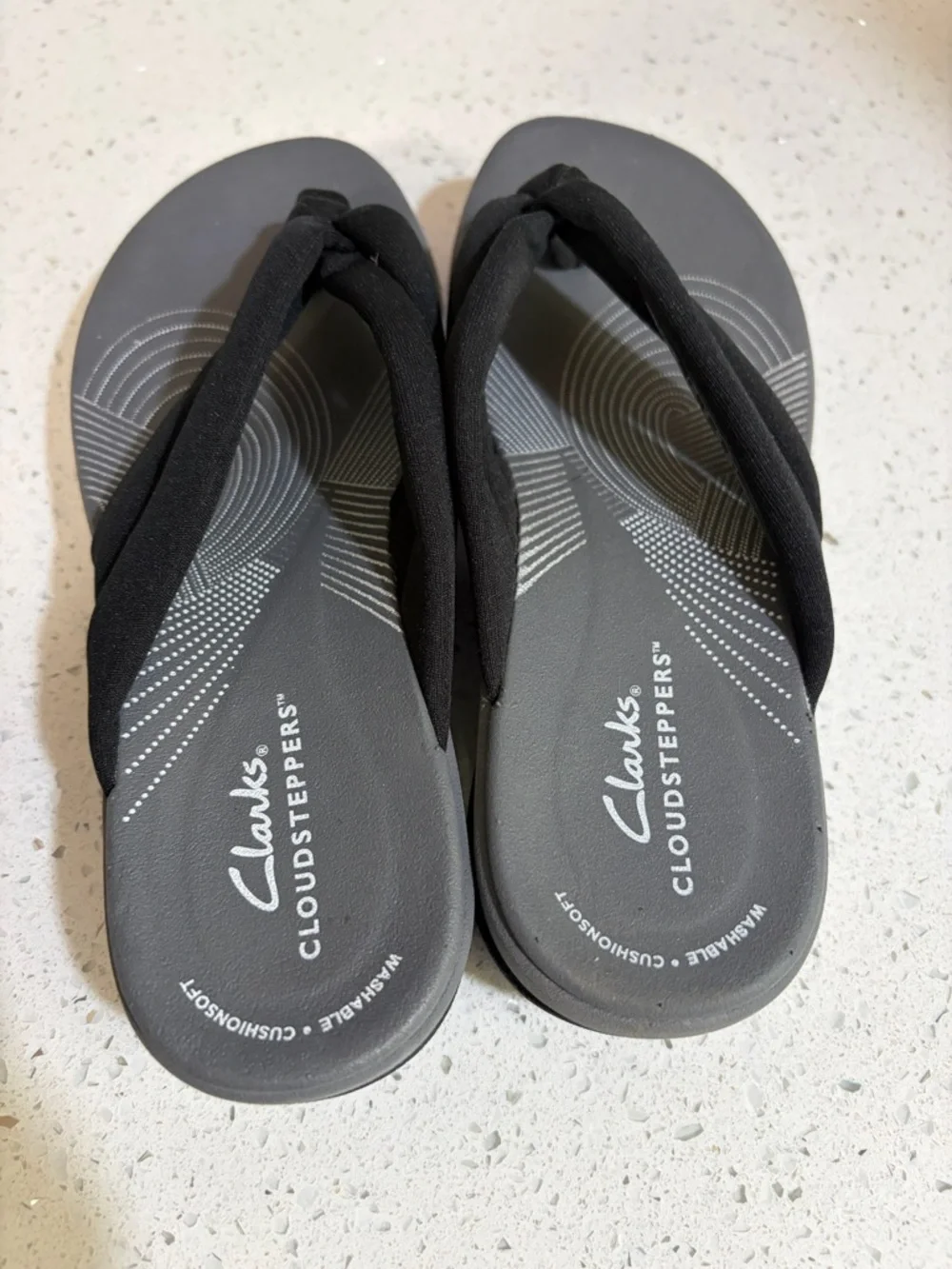 Clark’s Cloudsteppers Arla Kaylie Flip Flop Sandals Black / Grey Size 6